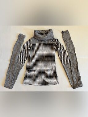 CHANEL Long-Sleeve Turtleneck (Size 38)